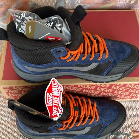 Vans Men’s Ultrarange Exo
Dress Blues/Black
VN0A5KS5LKV
Sneakers Hiking B… - Picture 4 of 16